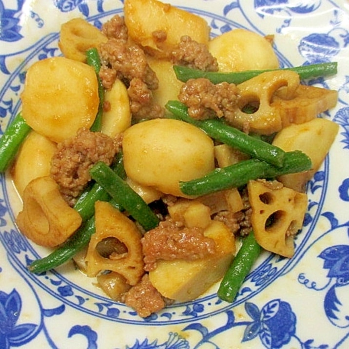 里芋・レンコン・インゲン・豚挽き肉の中華風煮物